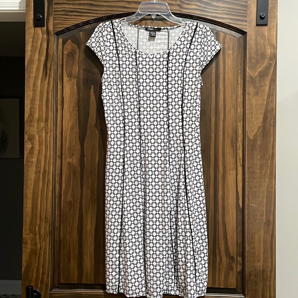 Robert Louis black and white geometric pattern w/black piping dress
